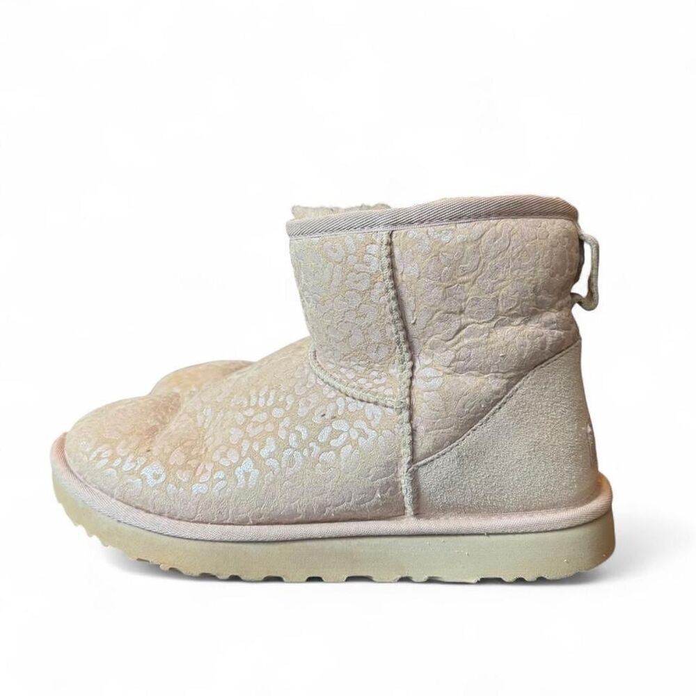 UGG Classic Mini Snow Leopard Metallic Boots Women’s 9 Sheepskin Lined Pink